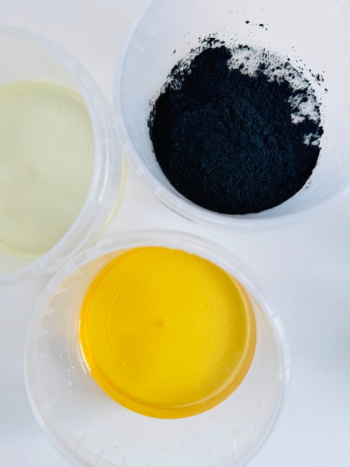 Active charcoal // peppermint shampoo bar