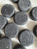 Active charcoal // peppermint shampoo bar